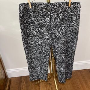 Chicos sz 2.5 leopard capris